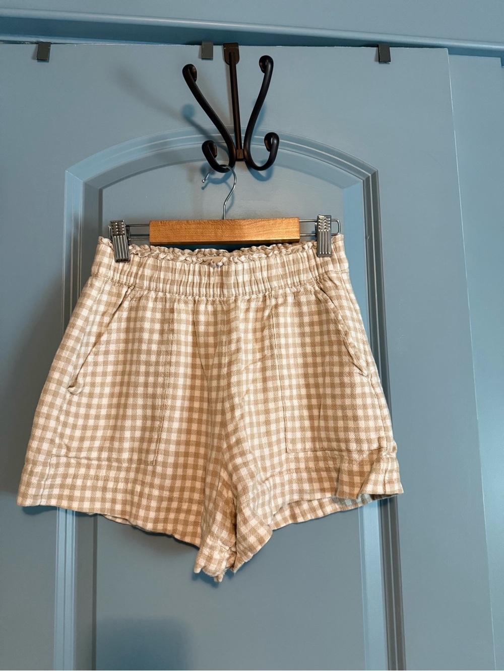 A&F Beige Gingham Elastic Waist Women’s Shorts